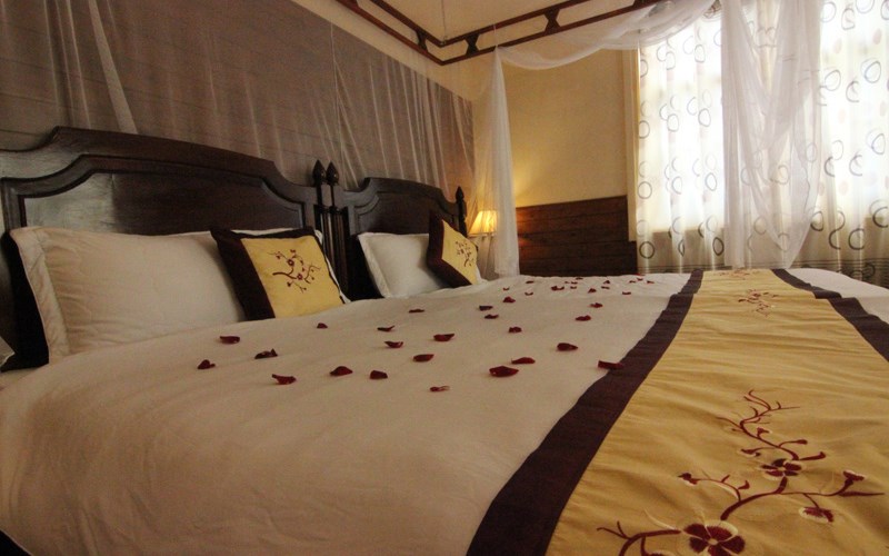 phòng Deluxe ( A & B ) Khách sạn Saphir Đà Lạt