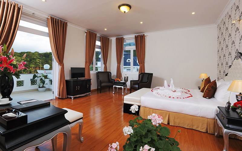 phòng deluxe Sacom Tuyền Lâm Golf Club & Resort
