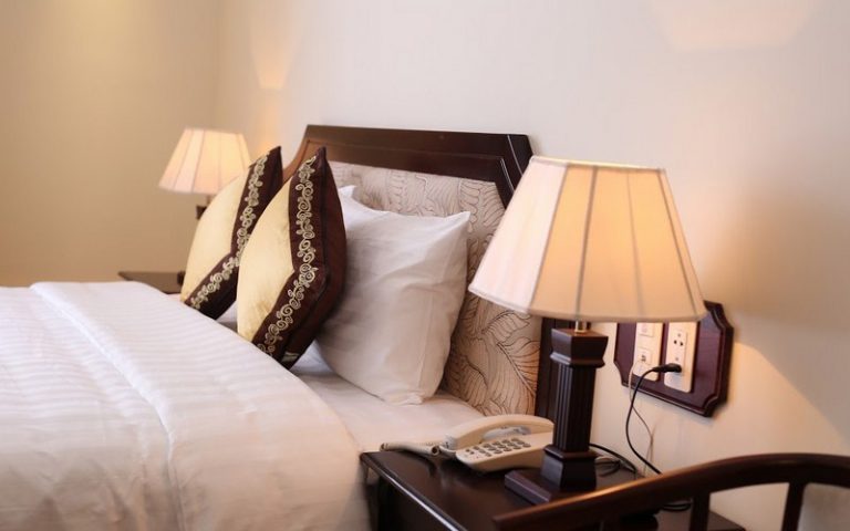 phòng deluxe hotel iris Đà Lạt
