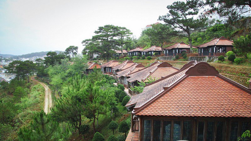 Kinh nghiệm đặt phòng làng biệt thự Osaka Đà Lạt