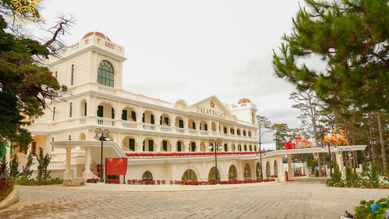 khách sạn 5 sao gần hồ xuân hương