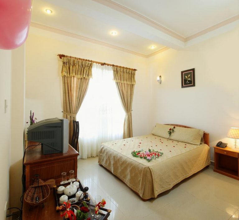 phòng Standard Double Khách sạn Gold Night Đà Lạt