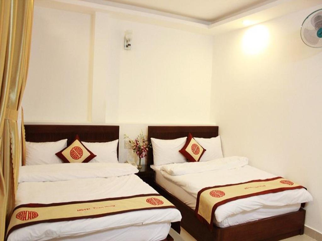 phòng Standrad Quad Khách sạn Xuân Hồng 