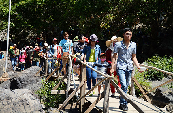 Tour tam thác
