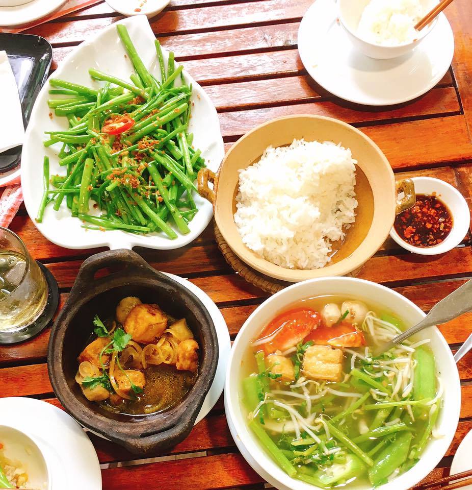 Nhà hàng chay hoa sen Đà Lạt có gì