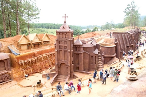 Tour Ma Rừng Lữ Quán Đường Hầm Đất Sét Đà Lạt
