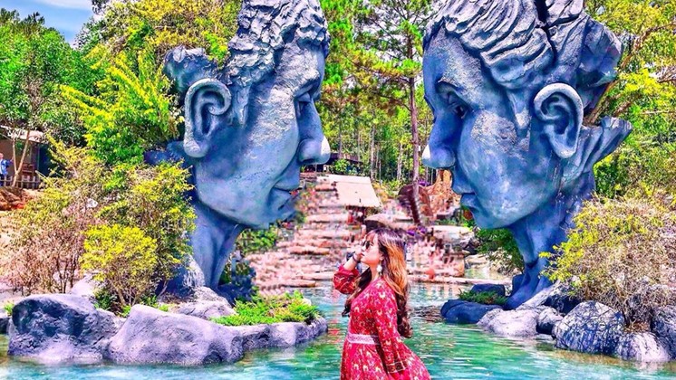 Tham quan chụp hình hồ Vô cực Đà Lạt
