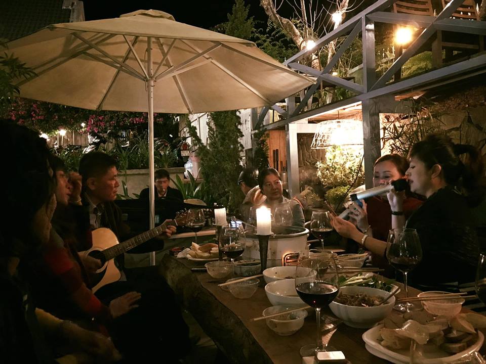Buổi tối ở Là Nhà Homestay