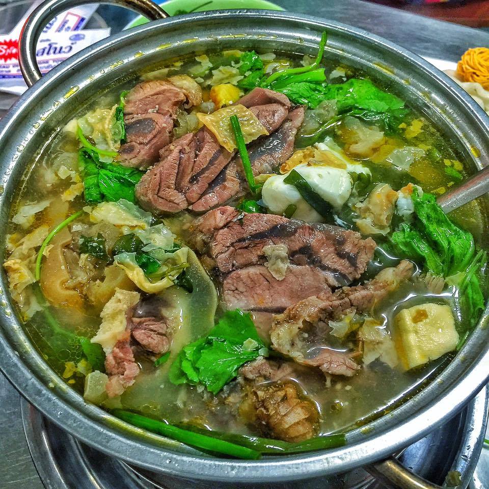 Lẩu bò nhà gỗ