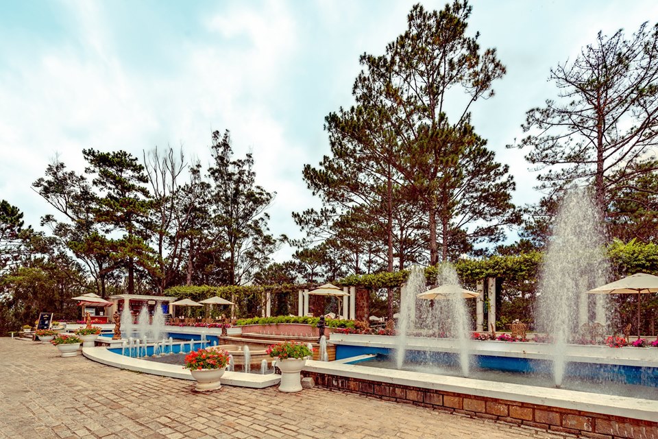Tham quan Dinh 1 Đà Lạt