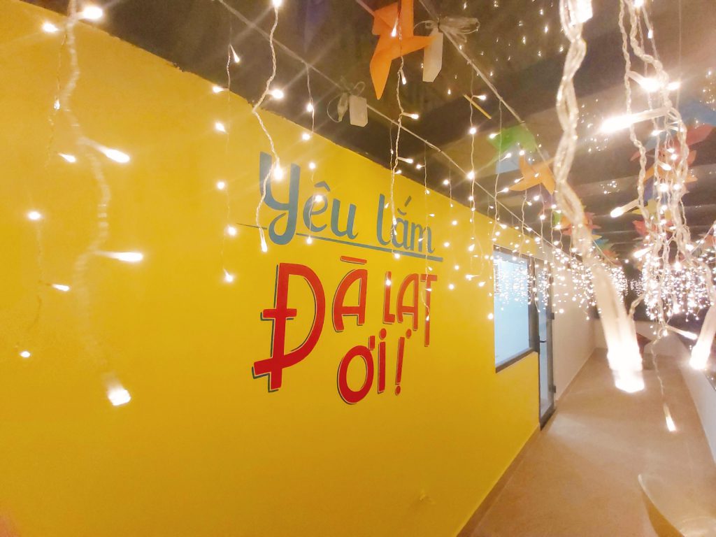 Binly Hotel về đêm