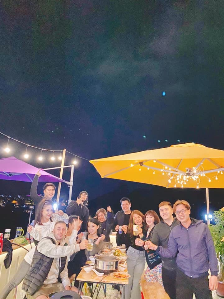 Tổ chức BBQ tại villa nhà của khôi
