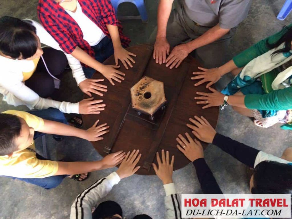 Chùa có bàn xoay ở Đà Lạt
