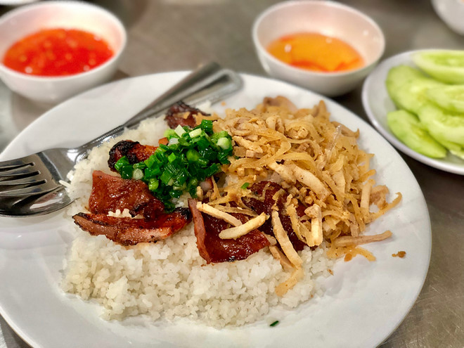 Cơm tấm quán mộc