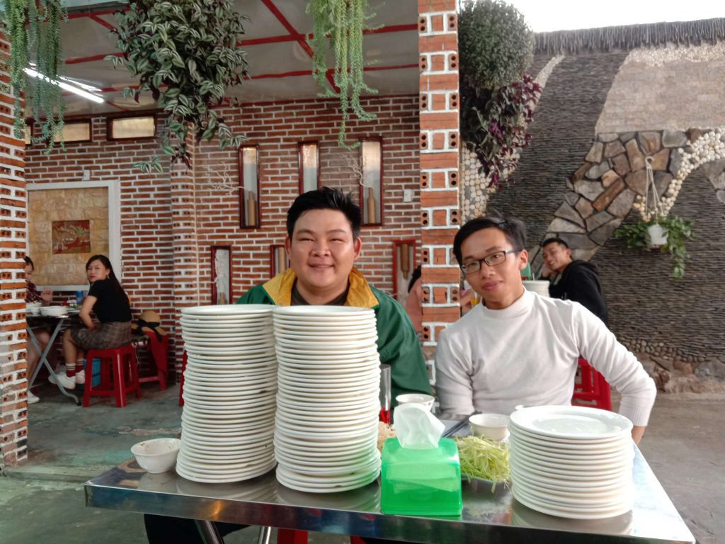quán bánh ướt xếp chồng ở Đà Lạt
