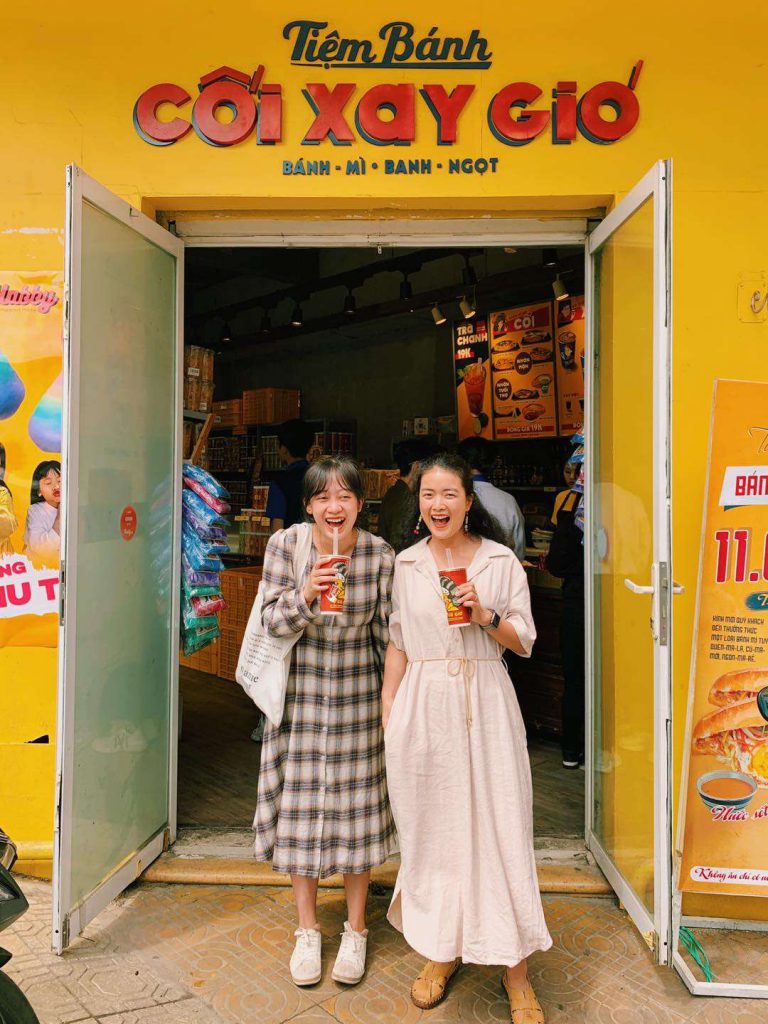check in tiệm bánh cối xây gió đà lạt