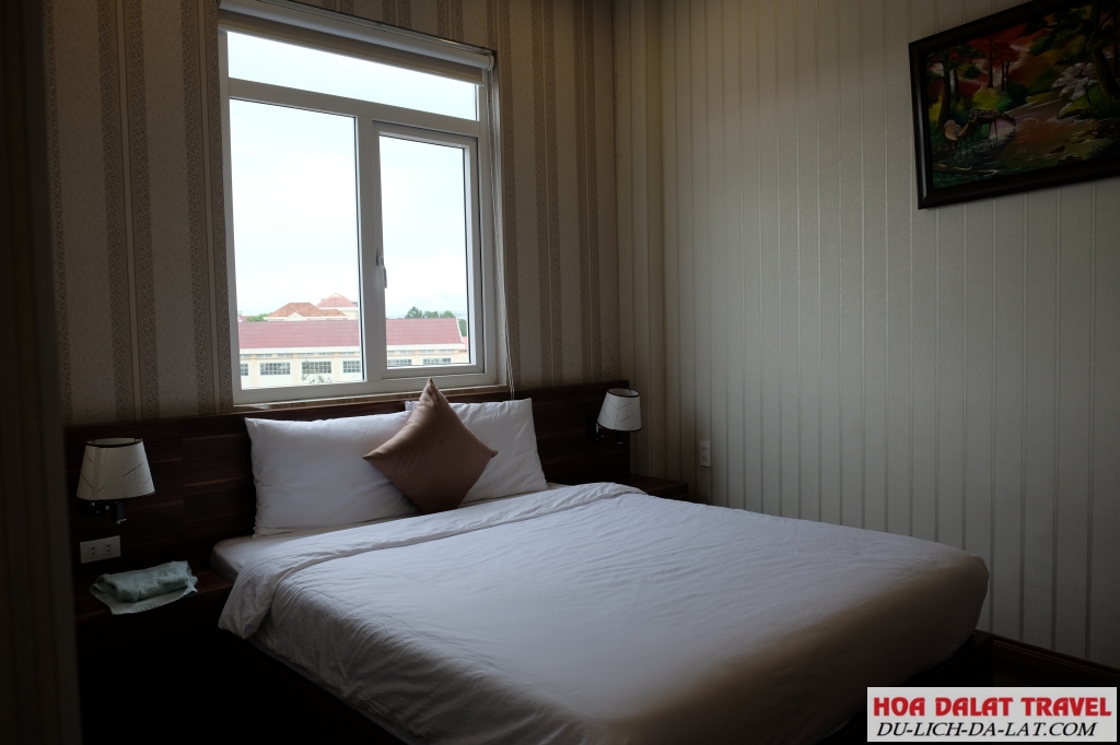 Khách sạn Hồng Nhân