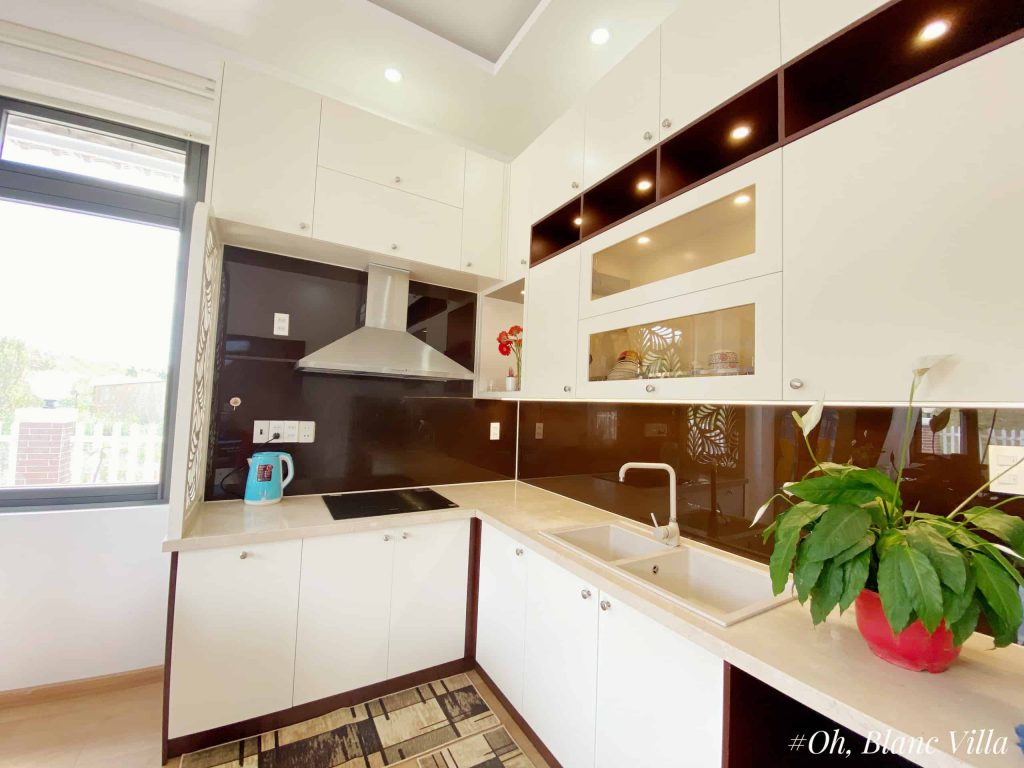 Bếp ở Oh, Blanc Villa