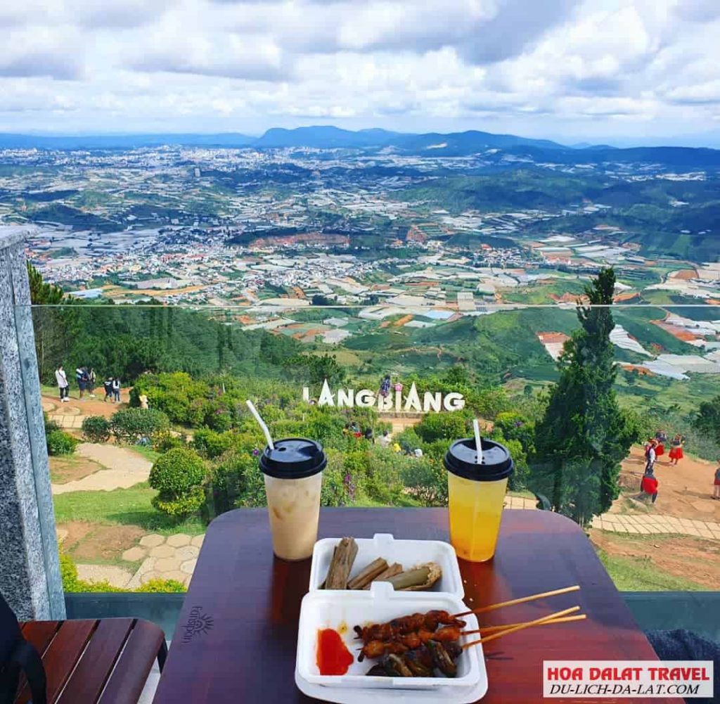 thưởng thức cafe ở Langbiang