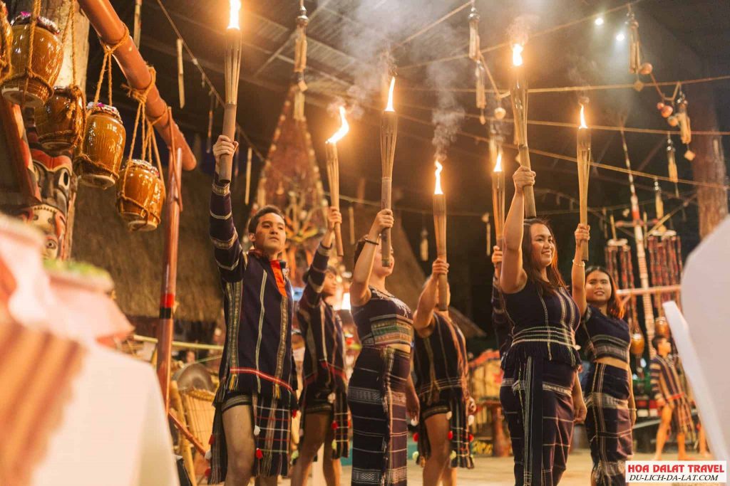 cách đăng ký tour giao lưu cồng chiêng Đà Lạt