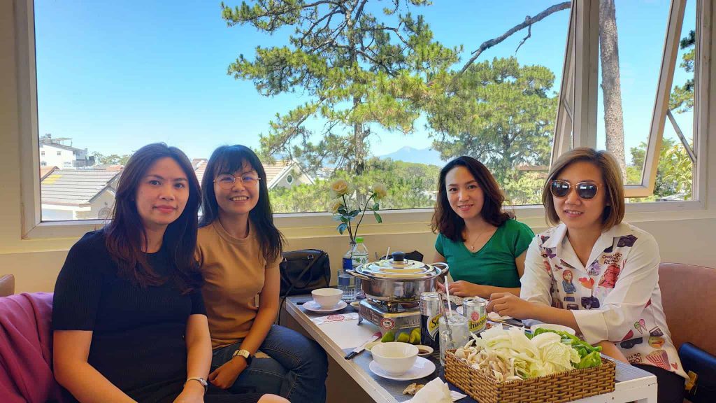 hình ảnh khách check in tại quán