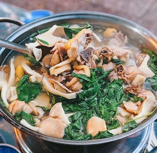 Lẩu gà lá é Đà Lạt ngon