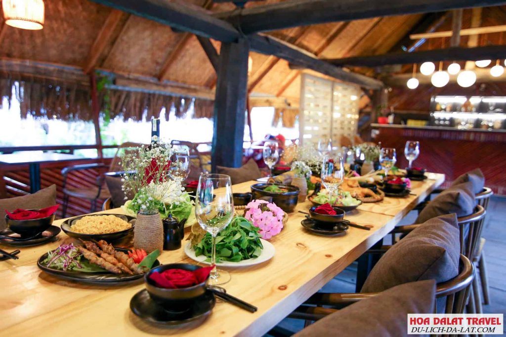 Nhà hàng buffet tại Thung Lũng Tình Yêu
