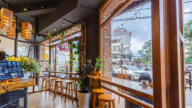 Không gian quán cafe Tỏi Đen