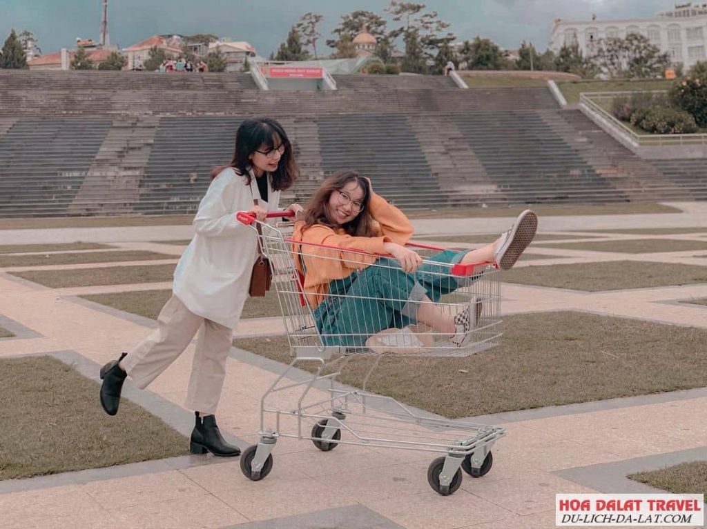 Chơi gì ở quảng trường Lâm Viên