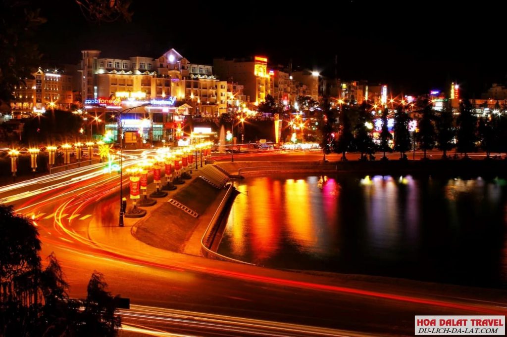 Hồ Xuân Hương về đêm Đà Lạt