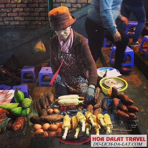 Khoai, ngô, trứng gà nướng