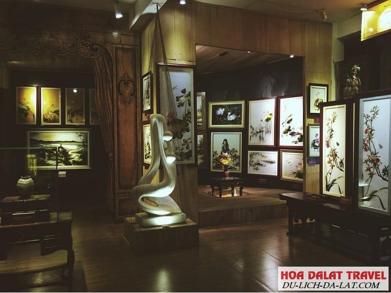 Khu vực trưng bày tranh hương vị thời gian