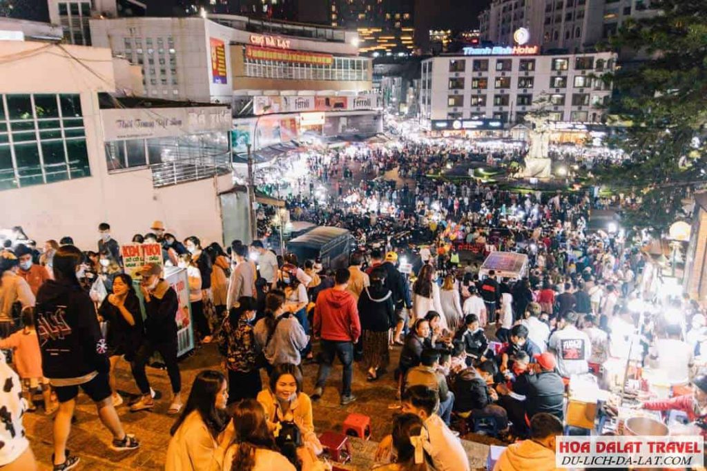 Khung cảnh chợ đêm Đà Lạt náo nhịp mỗi tối