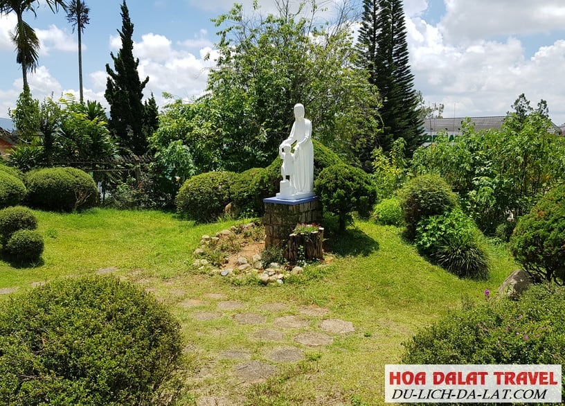 Lãnh Địa Đức Bà nhà thờ Mai Anh