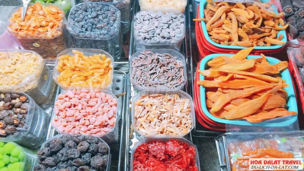 Mứt, trà và hoa quả sấy