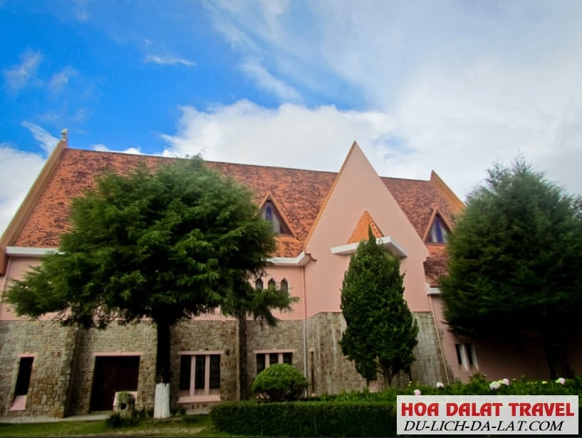 Tham quan nhà thờ Domaine De Marie Đà Lạt