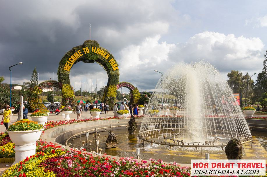 Tham quan vườn hoa thành phố