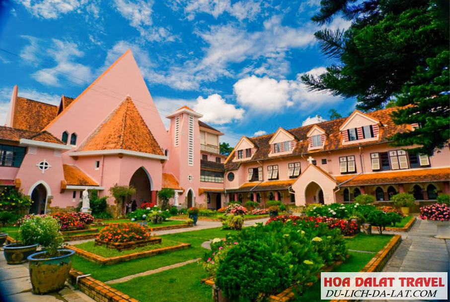 Tổng quan về nhà thờ Domaine De Marie
