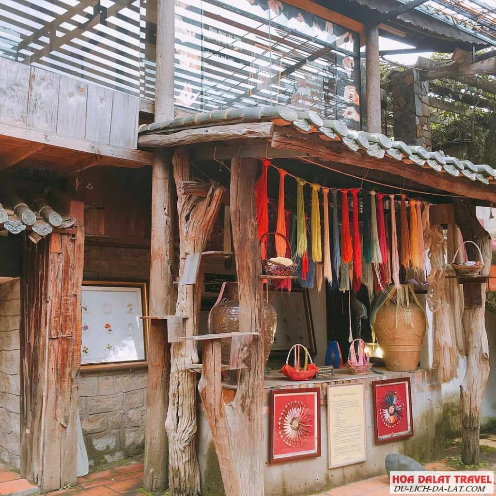 XQ Sử quán có gì