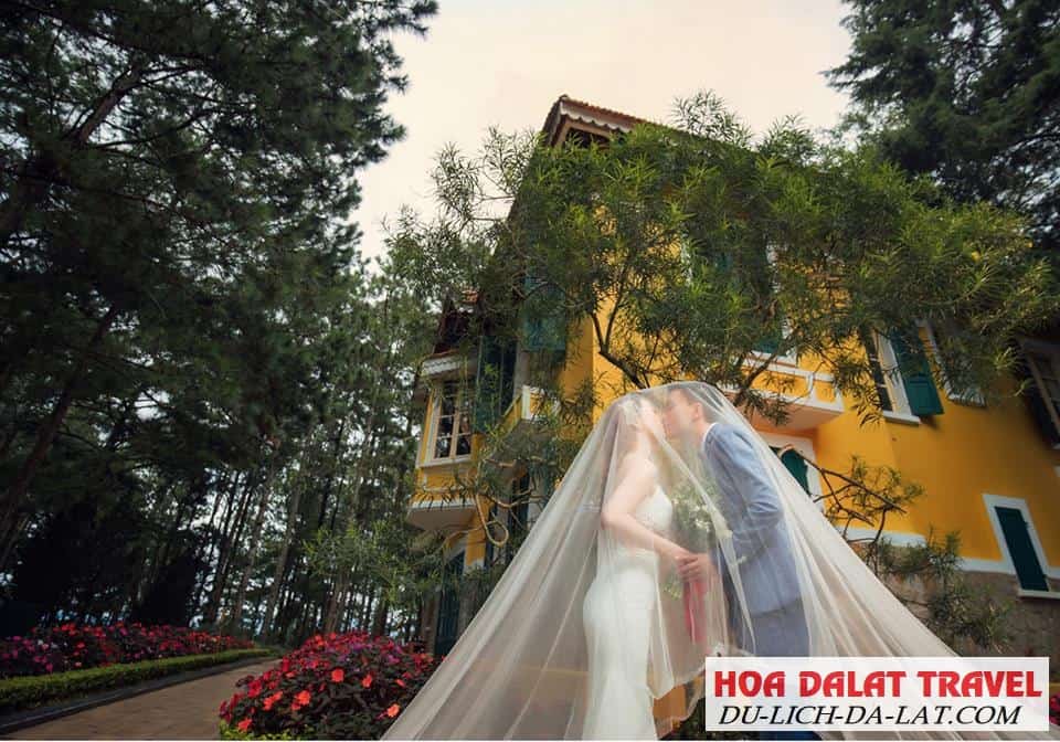 Chụp ảnh cưới ở Dinh Bảo Đại