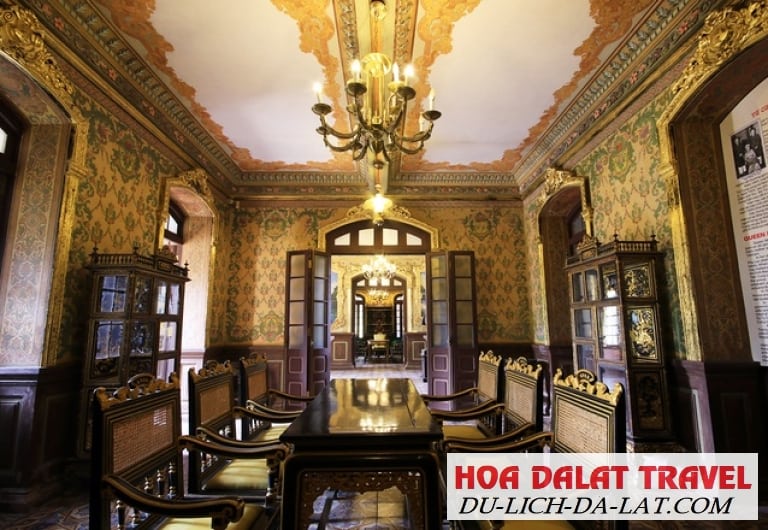 Khung cảnh bên trong dinh bảo đại