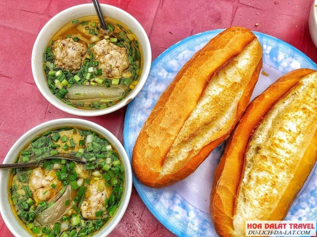 Bánh mì xíu mại Hoàng Diệu
