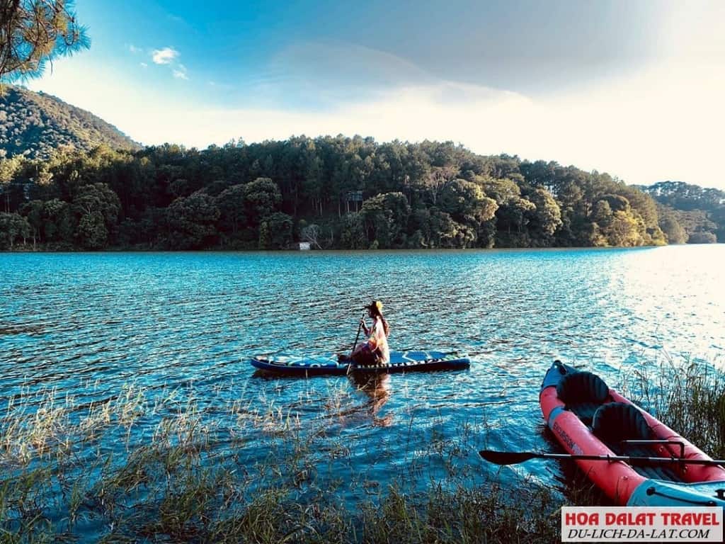 Chèo thuyền Kayak ở hồ Tuyền Lâm