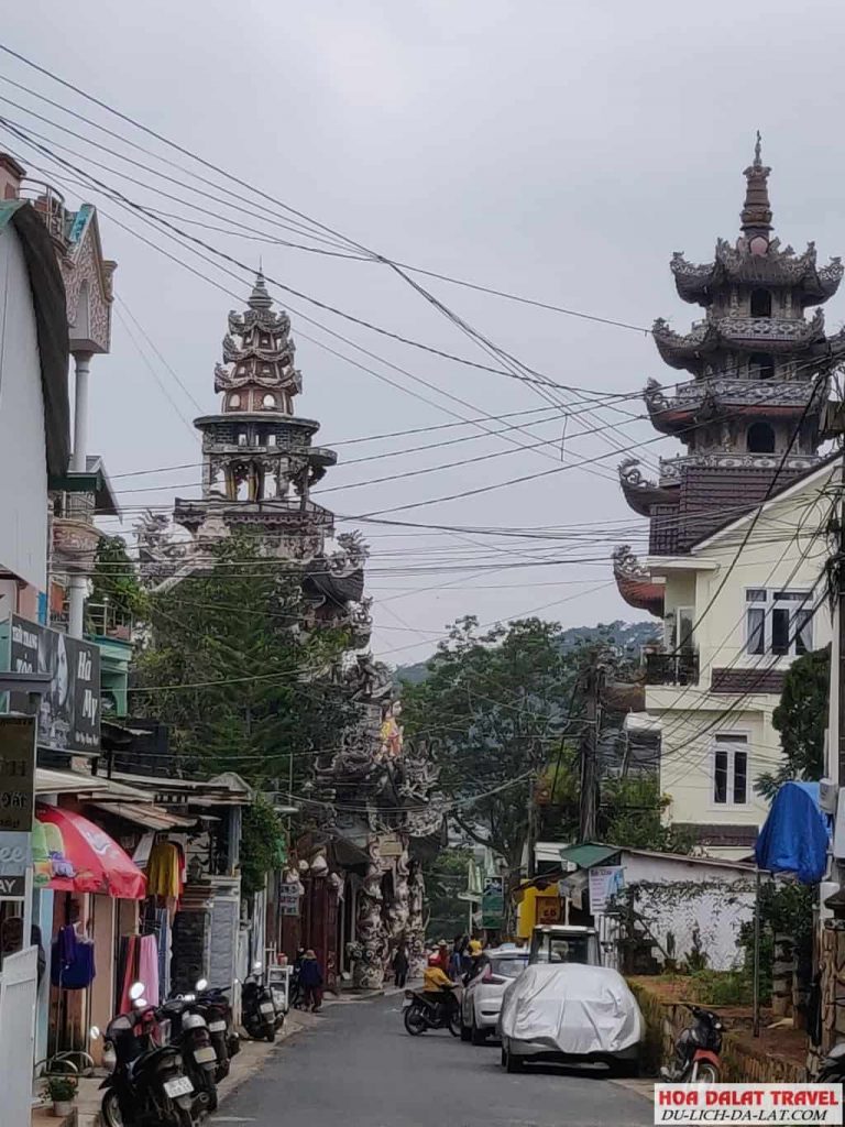 Đường đi chùa Linh Phước - Chùa Ve Chai