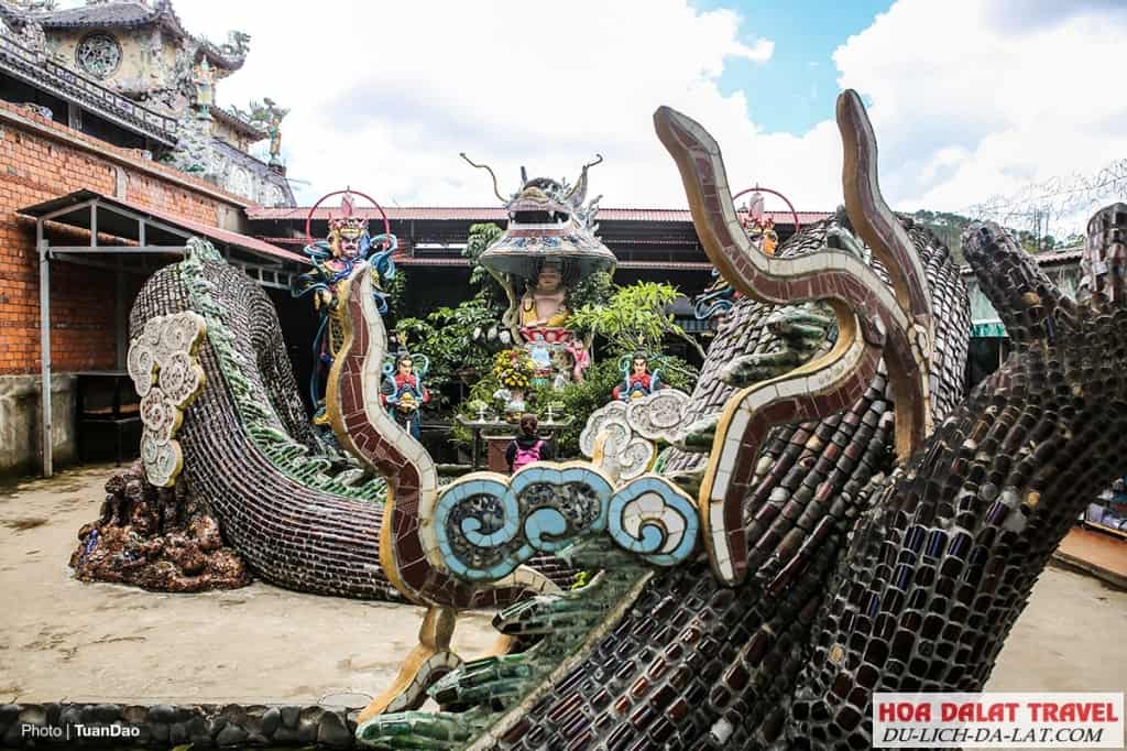 Khu vực tham quan -Long Hoa Viên