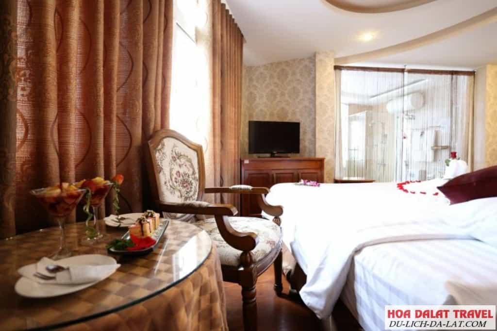 Review khách sạn Phố núi