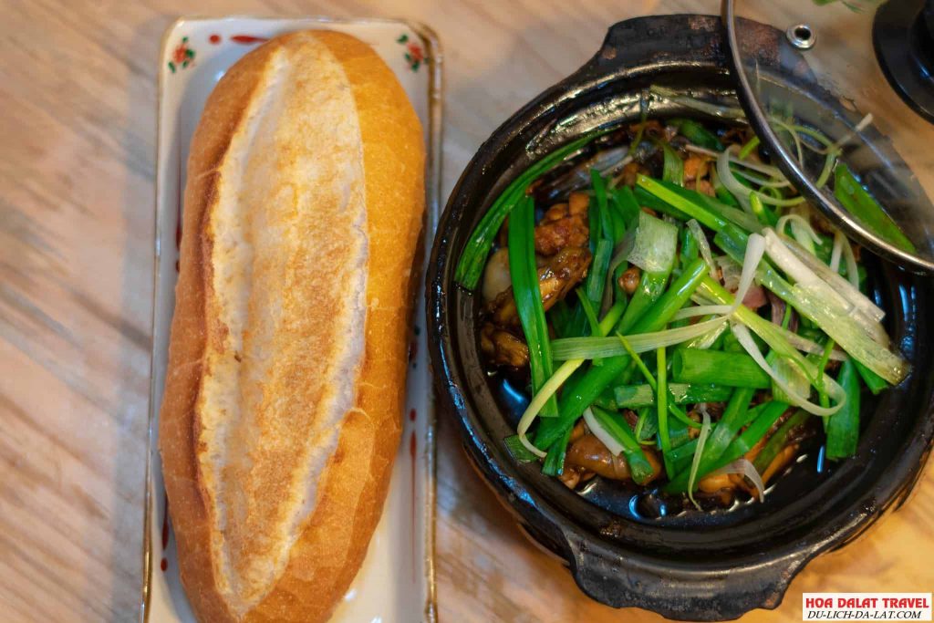 Món cháo ếch bánh mì
