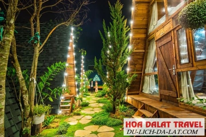Bungalow lung linh dưới ánh đèn về đêm