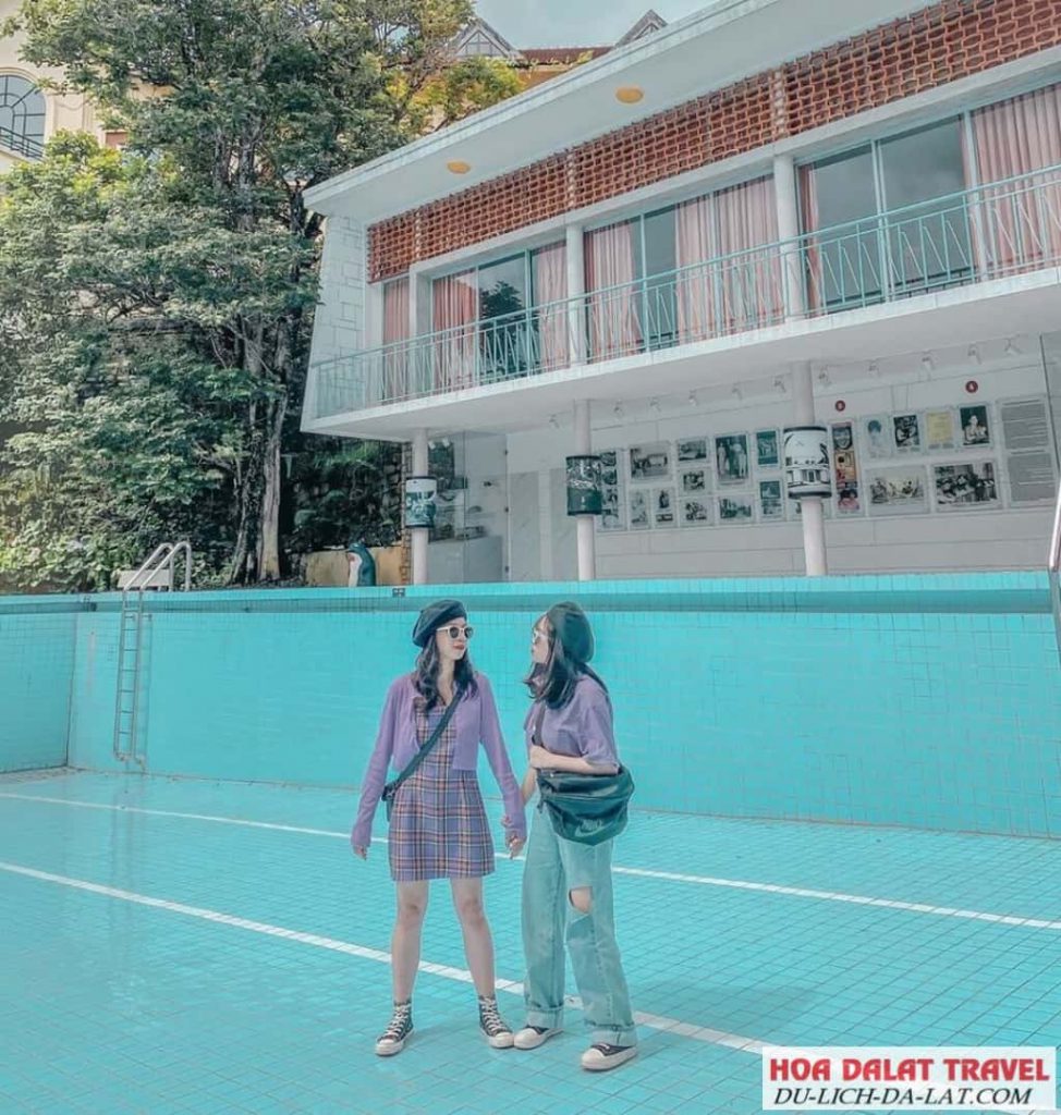 Check in tại biệt điện