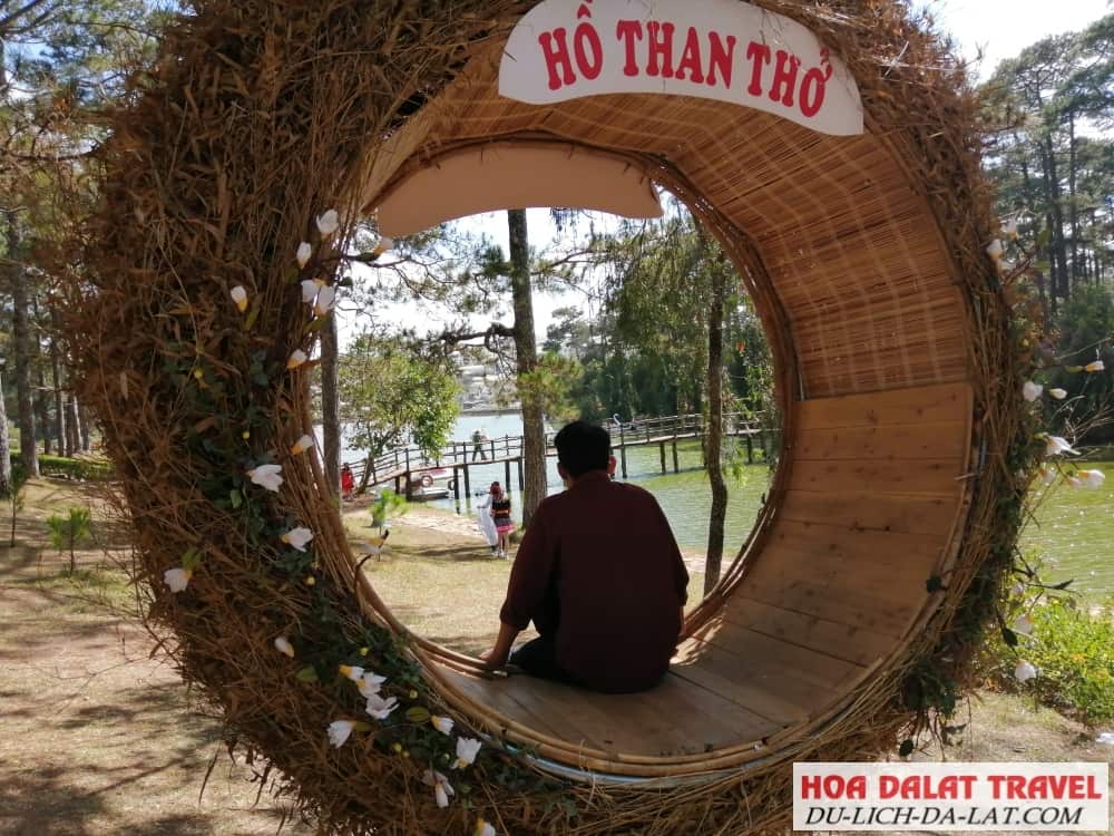 Checkin tại khu du lịch hồ